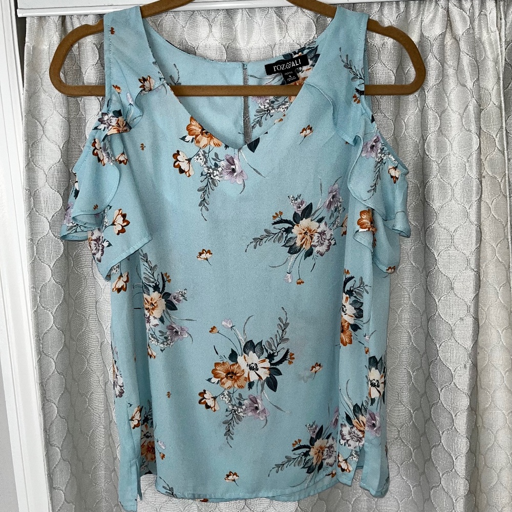 Roz & Ali Floral Cold Shoulder Crepe Top/Size Small Petite